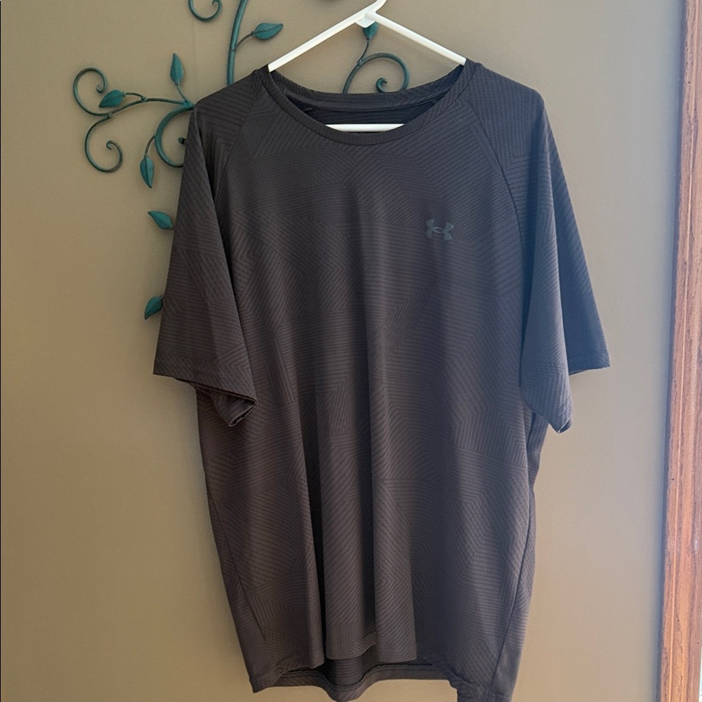 Under Armour Men's Charcoal Gray Tee